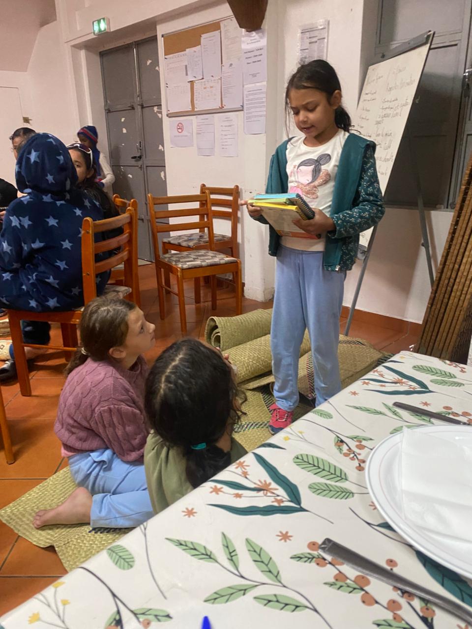 Enfants en activité à la colonie de vacances Les Hortensias